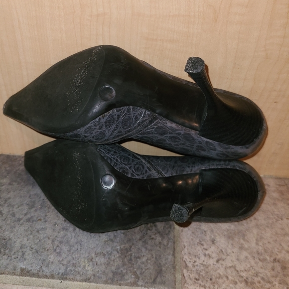 7.5 BCBG Paris smokey blue snake skin pumps, vintage early 2000s city/work style - Picture 4 of 5